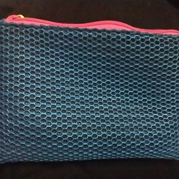 Makeup bag - Picture 3 of 7